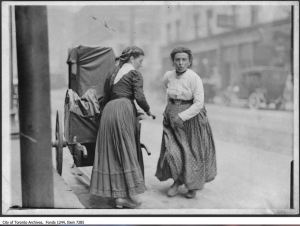 Women organ grinders 1908
