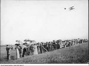 Airplane flying over crowd 1910