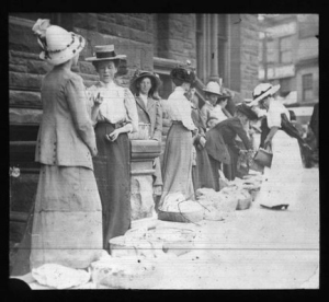James 10.49 Women at Hamilton Market 1911